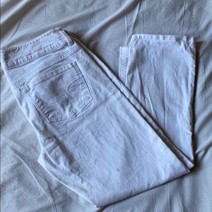 American Eagle white capris